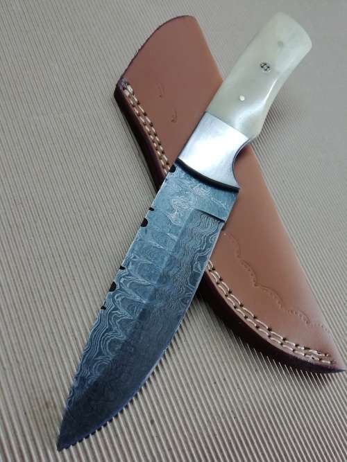 HANDMADE DAMASCUS STEEL HUNTING KNIFE !!!
