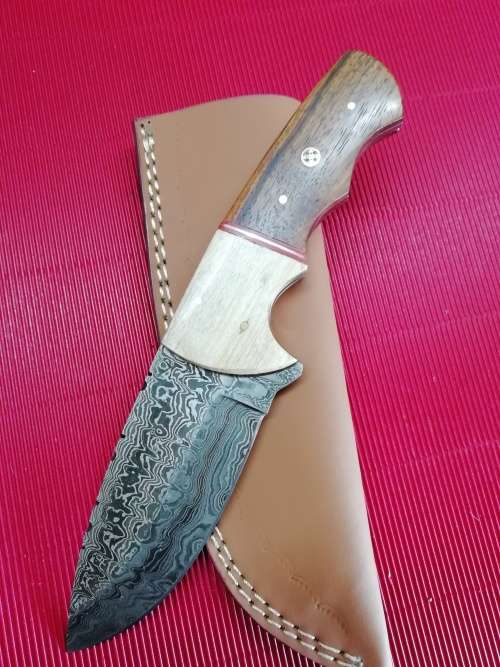 HANDMADE DAMASCUS STEEL HUNTING KNIFE !!!