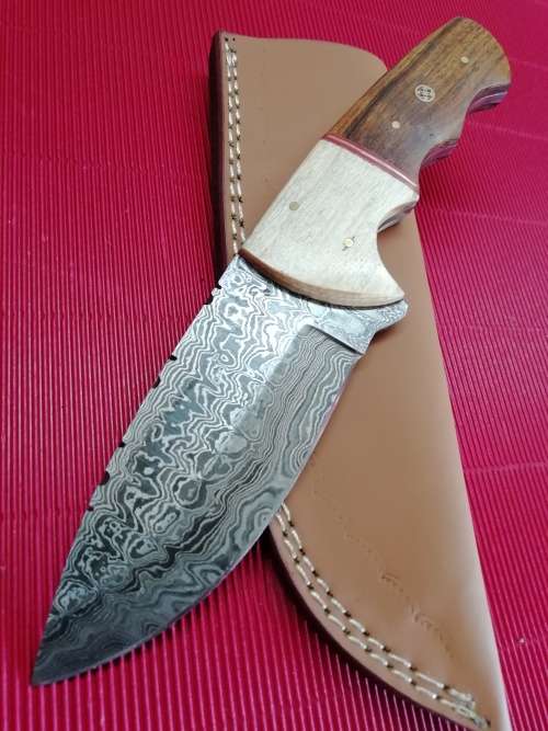 HANDMADE DAMASCUS STEEL HUNTING KNIFE !!!