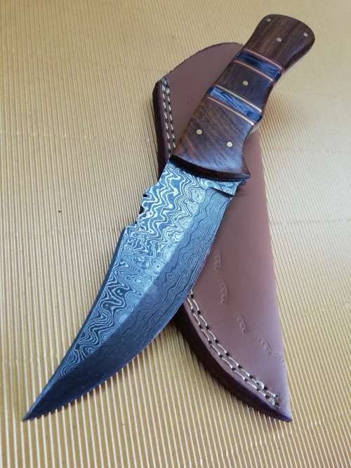 HANDMADE DAMASCUS STEEL HUNTING KNIFE !!!