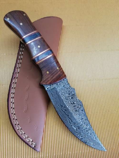 HANDMADE DAMASCUS STEEL HUNTING KNIFE !!!