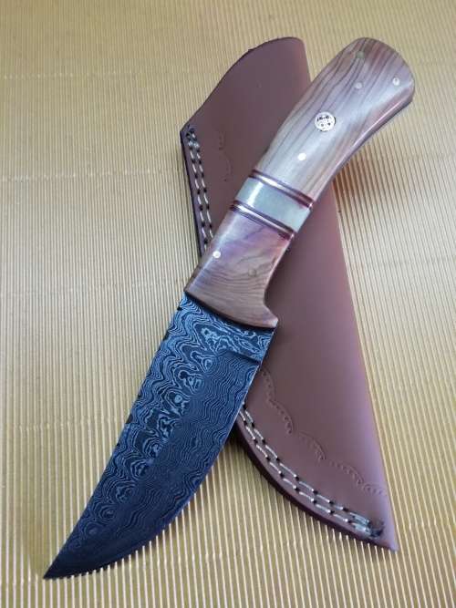 HANDMADE DAMASCUS STEEL HUNTING KNIFE !!!