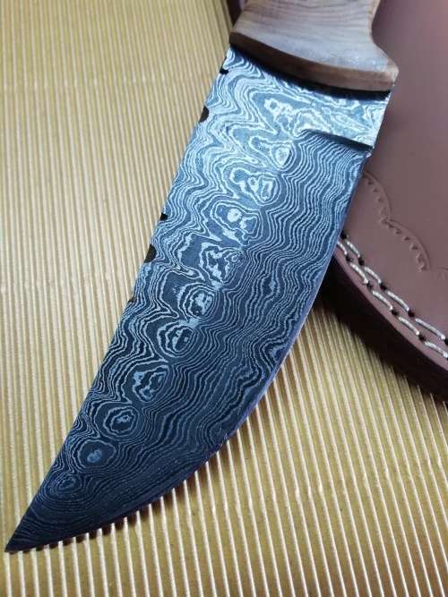 HANDMADE DAMASCUS STEEL HUNTING KNIFE !!!