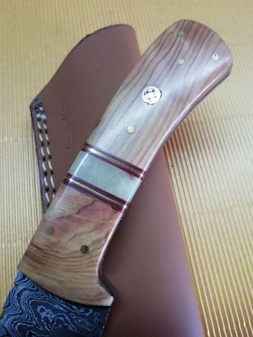 HANDMADE DAMASCUS STEEL HUNTING KNIFE !!!