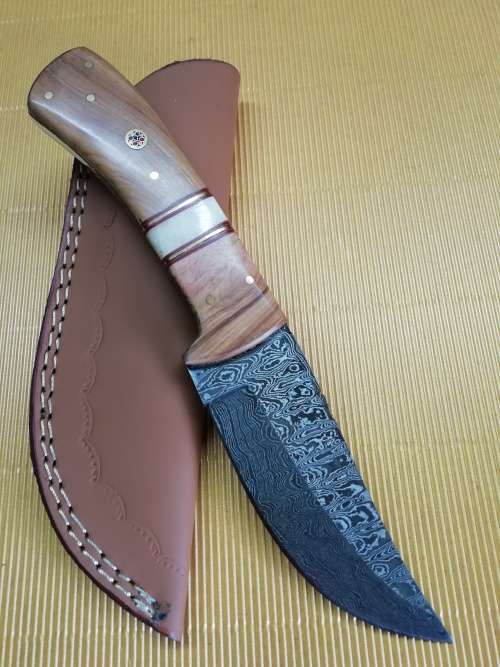 HANDMADE DAMASCUS STEEL HUNTING KNIFE !!!