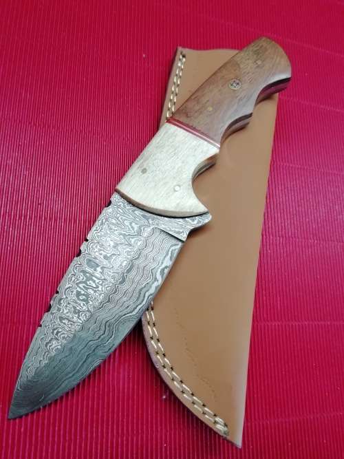 HANDMADE DAMASCUS STEEL HUNTING KNIFE !!!