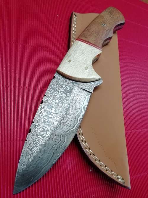 HANDMADE DAMASCUS STEEL HUNTING KNIFE !!!