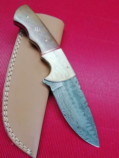 HANDMADE DAMASCUS STEEL HUNTING KNIFE !!!