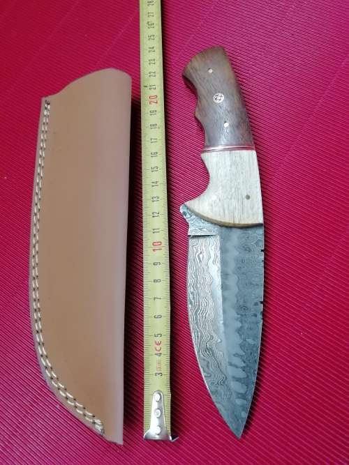 HANDMADE DAMASCUS STEEL HUNTING KNIFE !!!