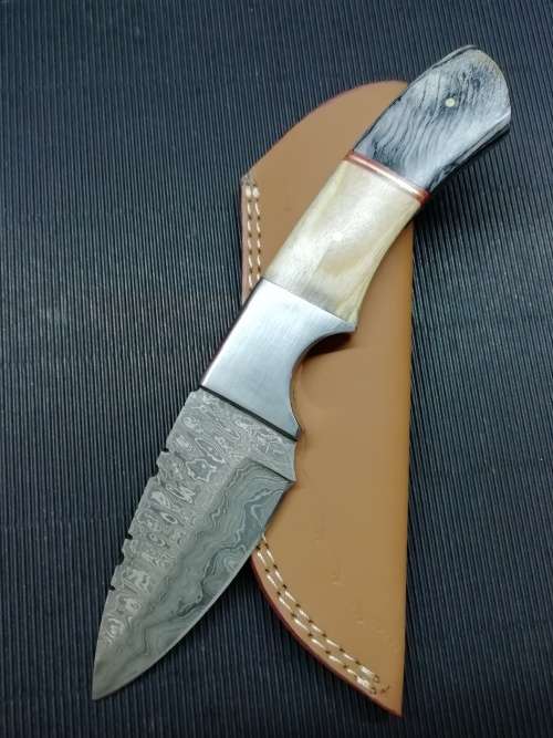 HANDMADE DAMASCUS STEEL HUNTING KNIFE !!!