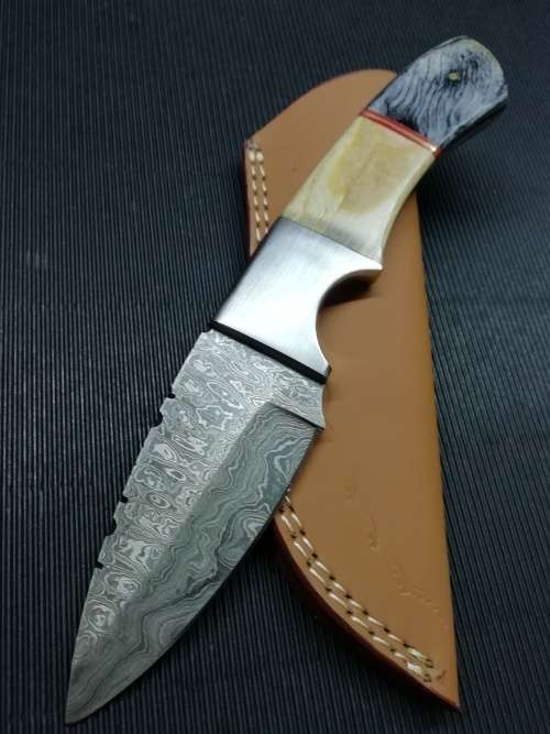 HANDMADE DAMASCUS STEEL HUNTING KNIFE !!!