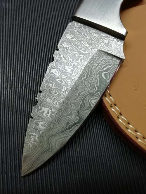 HANDMADE DAMASCUS STEEL HUNTING KNIFE !!!