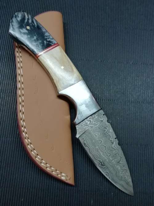 HANDMADE DAMASCUS STEEL HUNTING KNIFE !!!