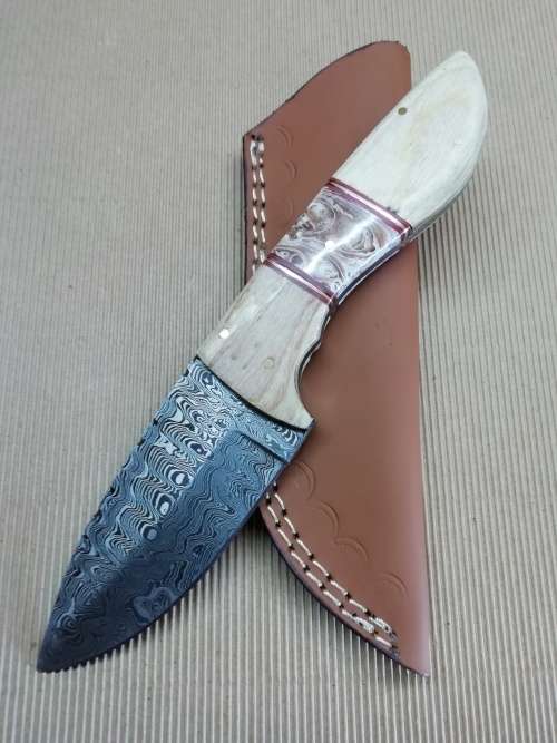 HANDMADE DAMASCUS STEEL HUNTING KNIFE !!!