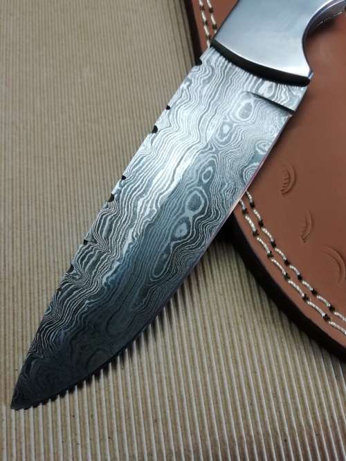HANDMADE DAMASCUS STEEL HUNTING KNIFE !!!