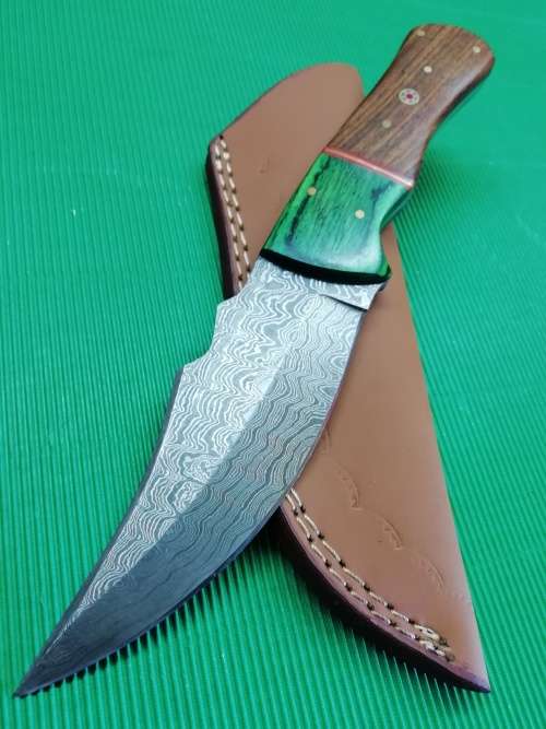 HANDMADE DAMASCUS STEEL HUNTING KNIFE !!!