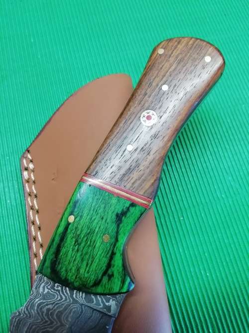 HANDMADE DAMASCUS STEEL HUNTING KNIFE !!!