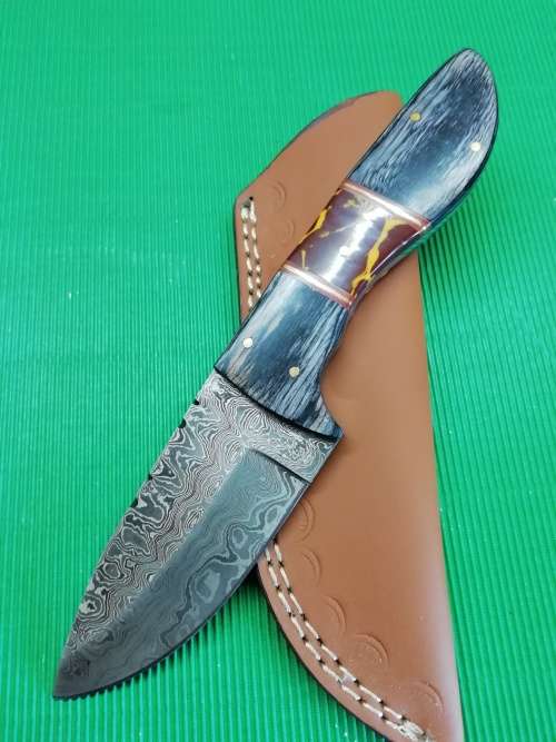 HANDMADE DAMASCUS STEEL HUNTING KNIFE !!!