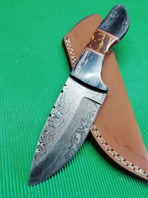 HANDMADE DAMASCUS STEEL HUNTING KNIFE !!!