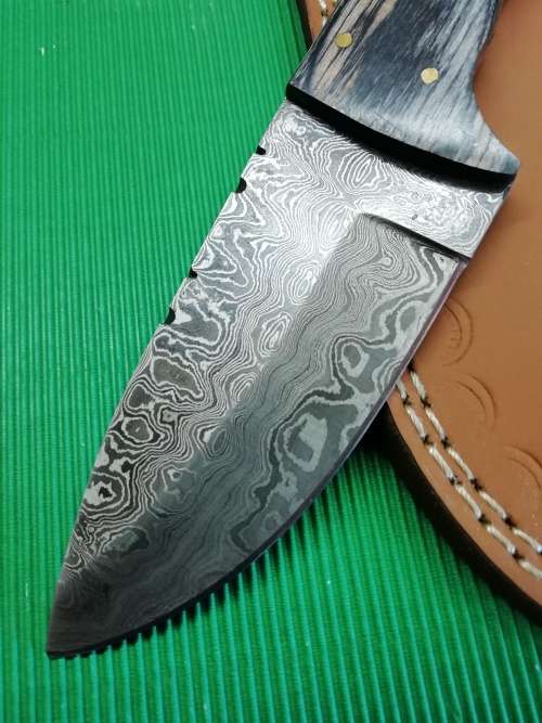 HANDMADE DAMASCUS STEEL HUNTING KNIFE !!!