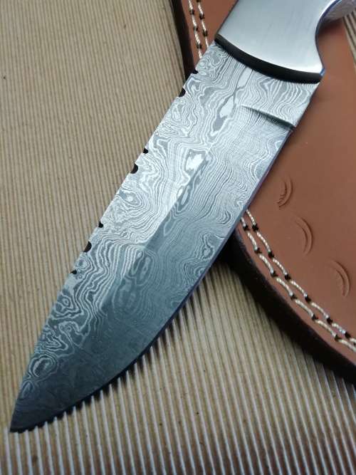 HANDMADE DAMASCUS STEEL HUNTING KNIFE !!!