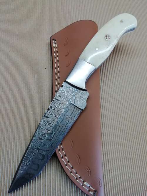HANDMADE DAMASCUS STEEL HUNTING KNIFE !!!