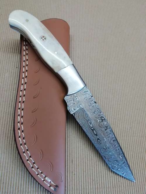 HANDMADE DAMASCUS STEEL HUNTING KNIFE !!!