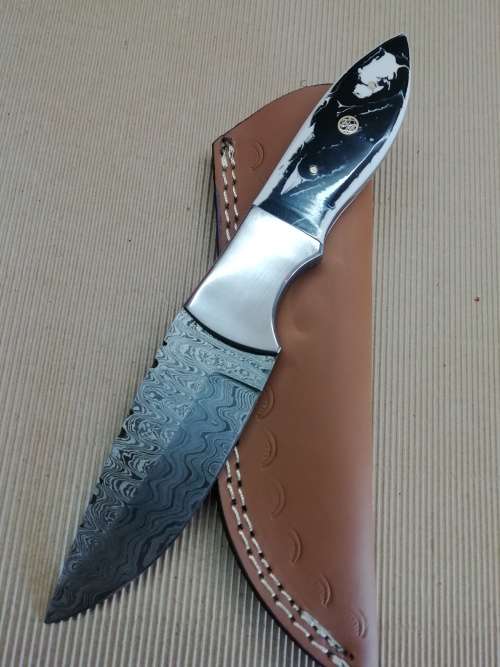 HANDMADE DAMASCUS STEEL HUNTING KNIFE !!!