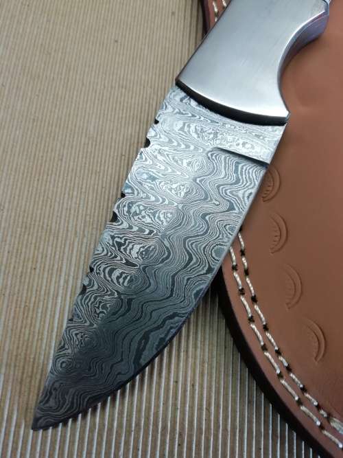 HANDMADE DAMASCUS STEEL HUNTING KNIFE !!!
