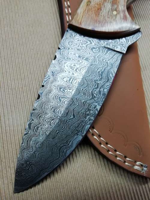 HANDMADE DAMASCUS STEEL HUNTING KNIFE !!!
