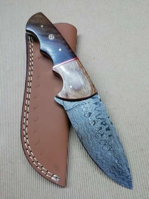 HANDMADE DAMASCUS STEEL HUNTING KNIFE !!!