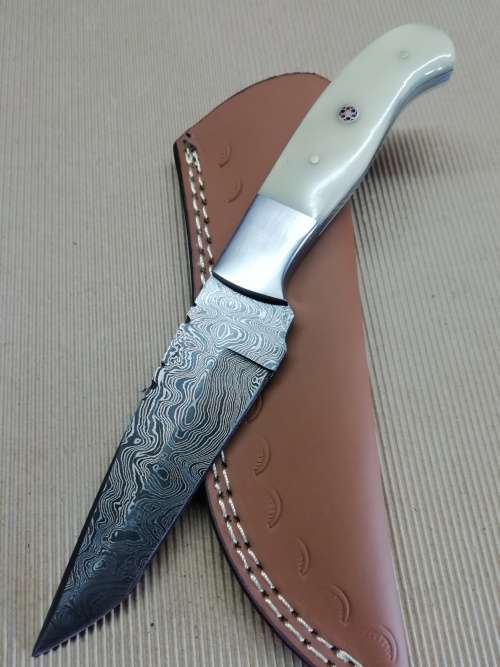 HANDMADE DAMASCUS STEEL HUNTING KNIFE !!!