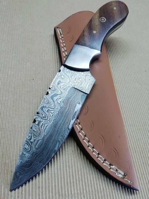 HANDMADE DAMASCUS STEEL HUNTING KNIFE !!!
