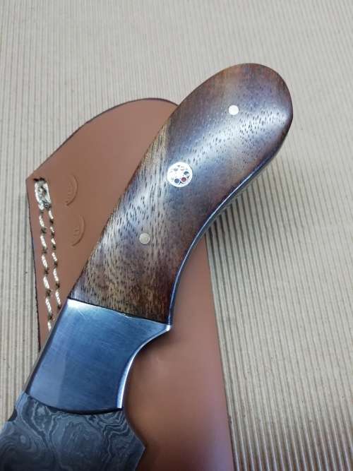 HANDMADE DAMASCUS STEEL HUNTING KNIFE !!!