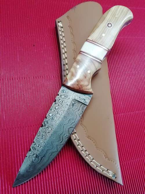 HANDMADE DAMASCUS STEEL HUNTING KNIFE !!!