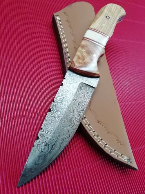 HANDMADE DAMASCUS STEEL HUNTING KNIFE !!!