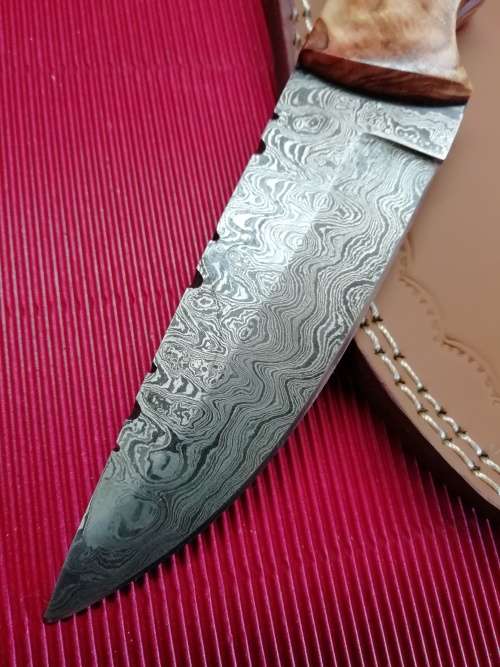 HANDMADE DAMASCUS STEEL HUNTING KNIFE !!!
