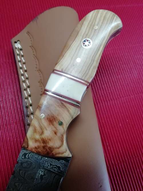 HANDMADE DAMASCUS STEEL HUNTING KNIFE !!!