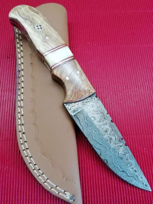 HANDMADE DAMASCUS STEEL HUNTING KNIFE !!!