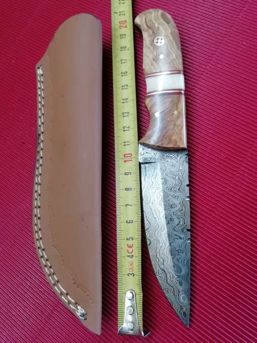 HANDMADE DAMASCUS STEEL HUNTING KNIFE !!!