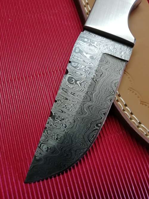 HANDMADE DAMASCUS STEEL HUNTING KNIFE !!!