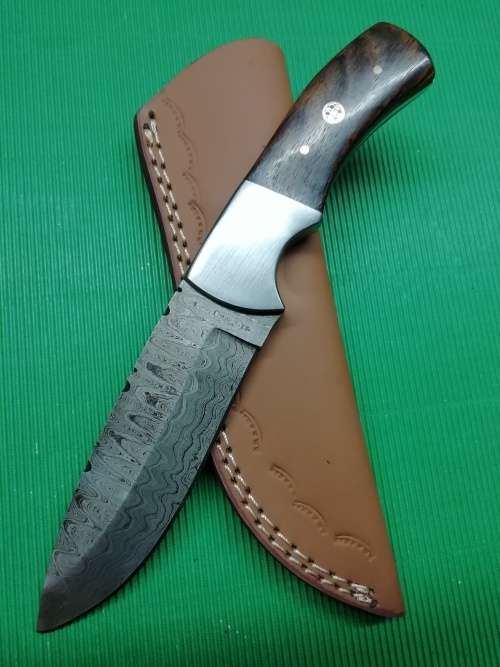 HANDMADE DAMASCUS STEEL HUNTING KNIFE !!!