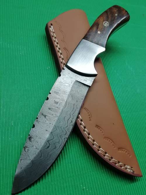 HANDMADE DAMASCUS STEEL HUNTING KNIFE !!!