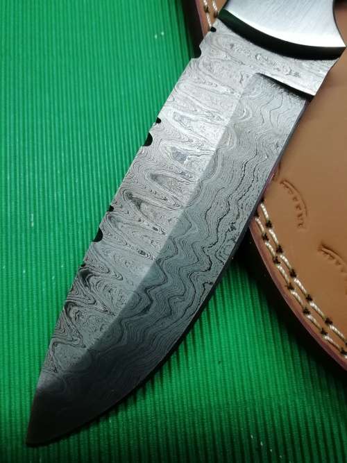 HANDMADE DAMASCUS STEEL HUNTING KNIFE !!!