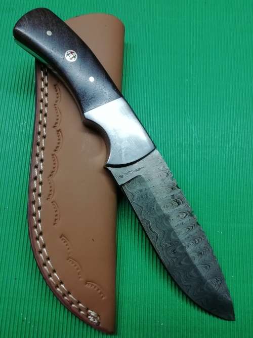 HANDMADE DAMASCUS STEEL HUNTING KNIFE !!!
