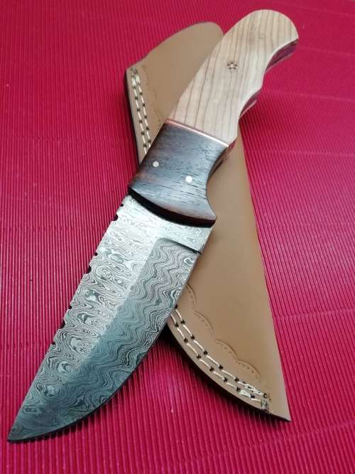 HANDMADE DAMASCUS STEEL HUNTING KNIFE !!!