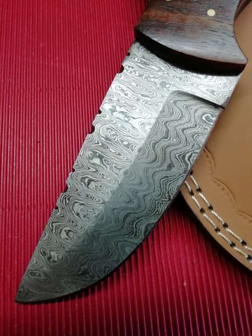 HANDMADE DAMASCUS STEEL HUNTING KNIFE !!!