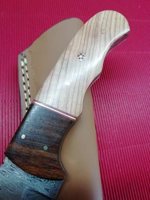 HANDMADE DAMASCUS STEEL HUNTING KNIFE !!!
