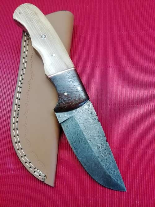 HANDMADE DAMASCUS STEEL HUNTING KNIFE !!!