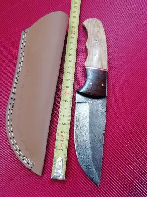 HANDMADE DAMASCUS STEEL HUNTING KNIFE !!!